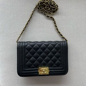 Cute black crossbody bag.